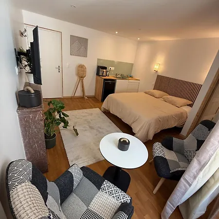2- La Petite Appartement *