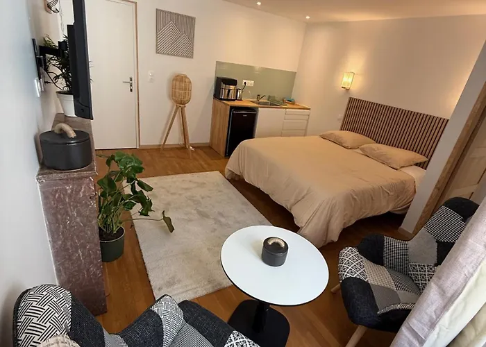 2- La Petite Appartement *